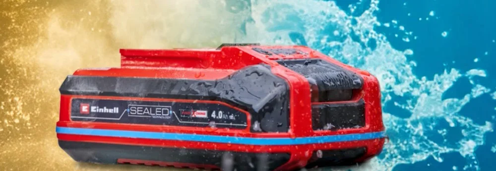 Roter und schwarzer Akkupack